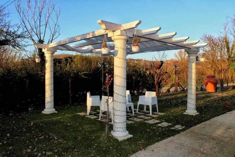 Tenuta Santo Stefano Azienda Agrituristica Santo Stefano del Sole Bagian luar foto
