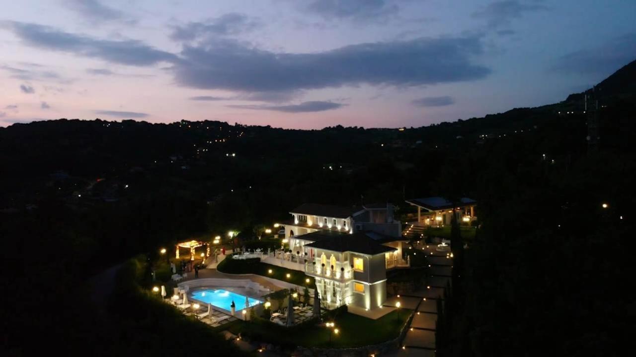 Tenuta Santo Stefano Azienda Agrituristica Santo Stefano del Sole Bagian luar foto