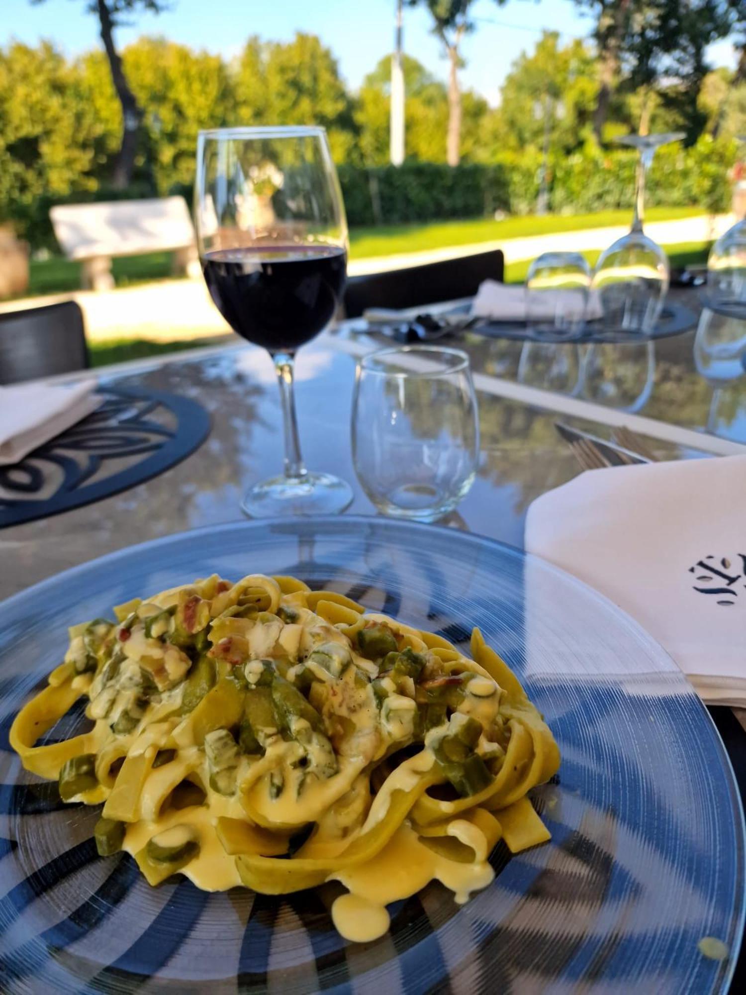 Tenuta Santo Stefano Azienda Agrituristica Santo Stefano del Sole Bagian luar foto